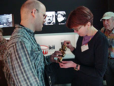 Tastführung an der Deutschen Kinemathek – Museum für Film und Fernsehen, Anja Winter mit Teilnehmer